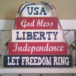USA Independence Wood Hanging Table Decor